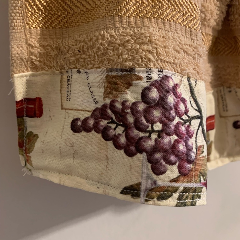 Kitchen Decor Towel Dress: Grapevine Design - Picture 3 of 6
